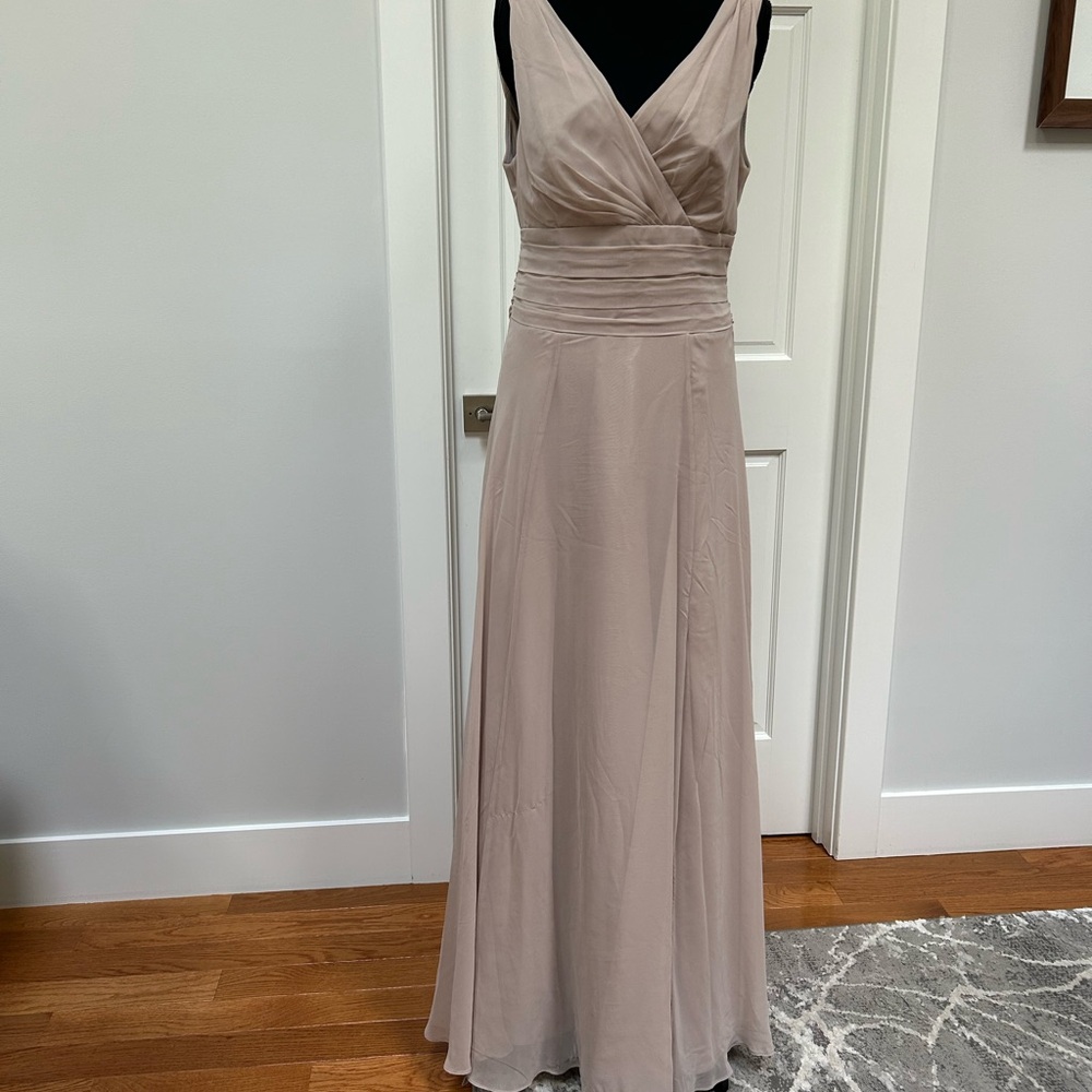 Elegant Women's V-Neck Evening Gown